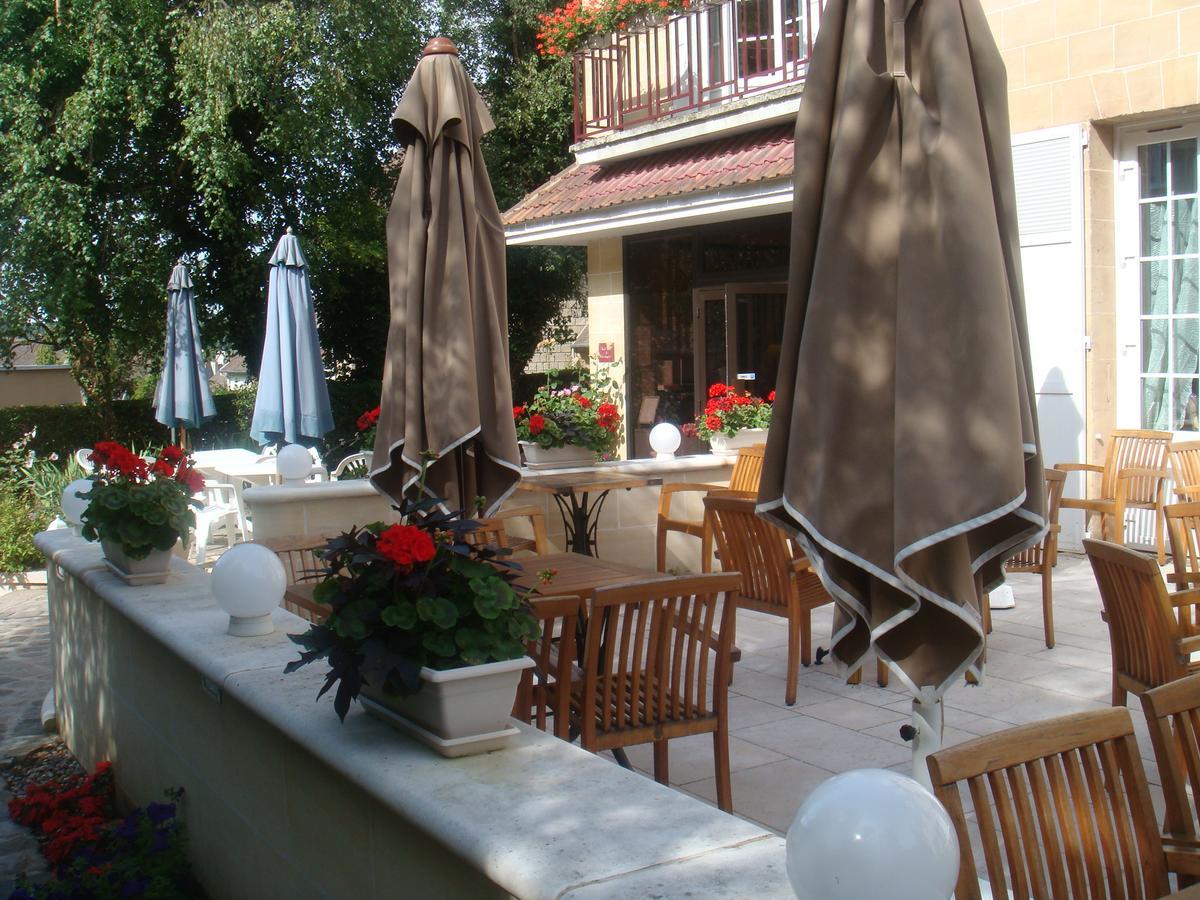 Logis Hotel-Restaurant Les Airelles Neufchâtel-en-Bray Екстериор снимка